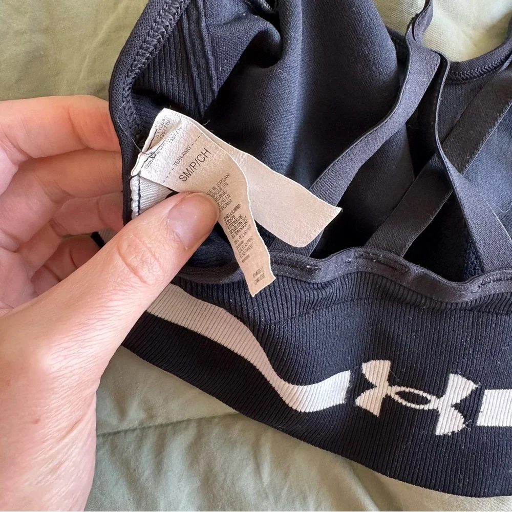 Under Armour Black Sports Bra Moisture-Wicking Performance - Picture 3 of 3